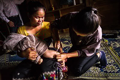 lao_wiw2016_infant_injection